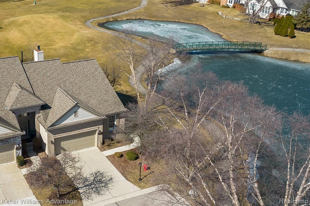 39547 CHAMPION Court, Northville, MI 48168 — Photo 2
