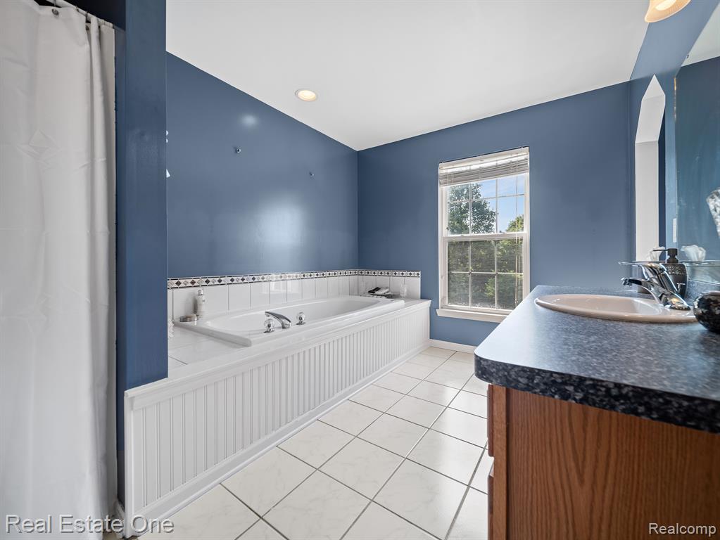 7796 LANGE Road, Fowlerville, MI 48836 — Photo 16