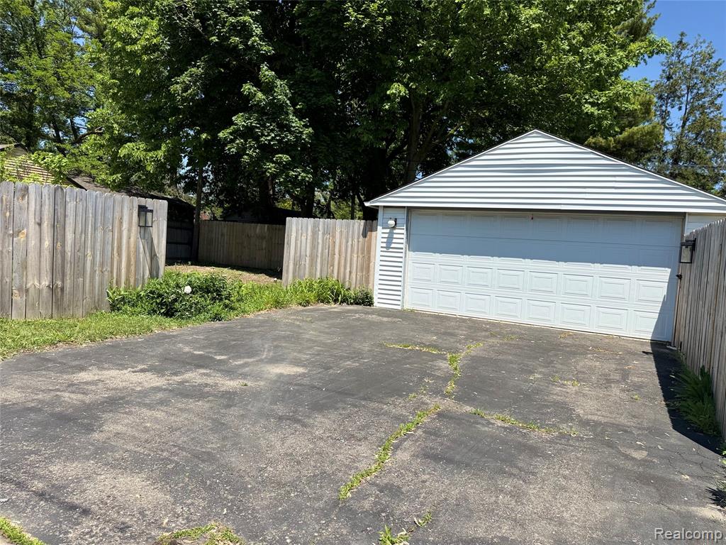 834 W Houstonia Avenue, Royal Oak, MI 48073 — Photo 13