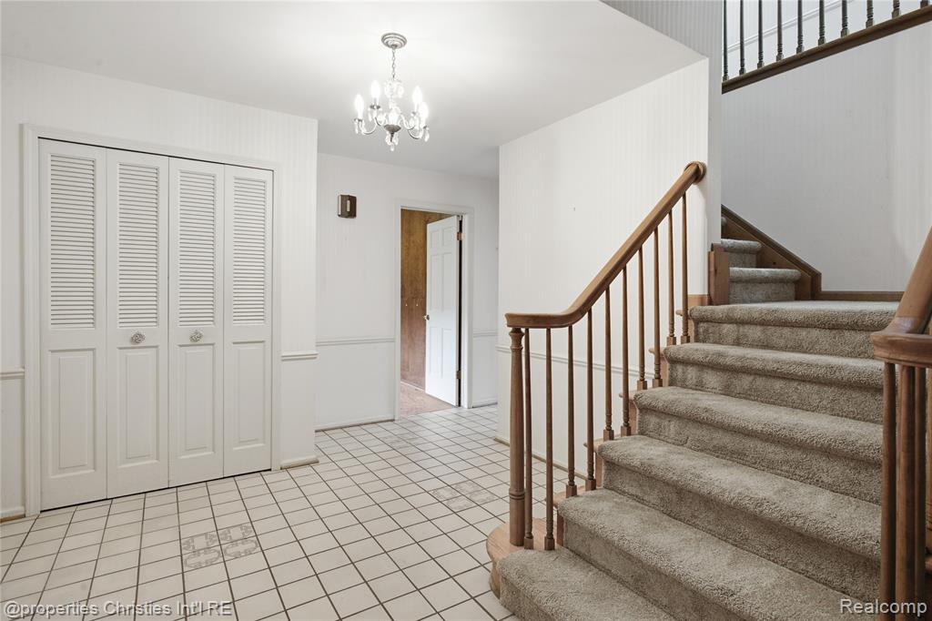 7110 Paterese Drive, Bloomfield Hills, MI 48301 — Photo 3