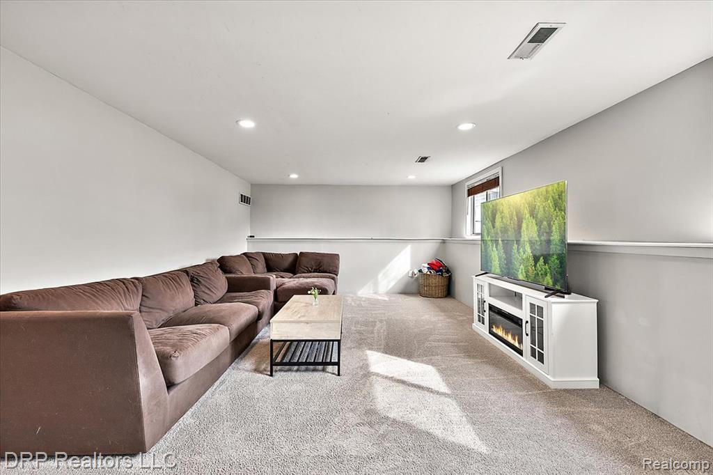 44012 Carrnation Drive, Sterling Heights, MI 48313 — Photo 18
