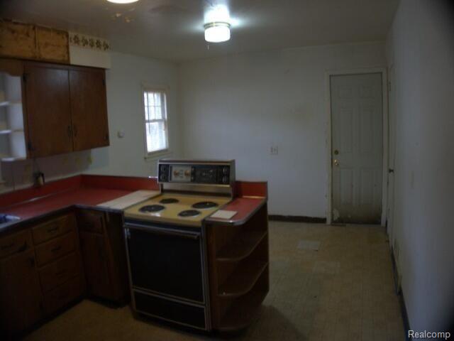 402 SEARLES Avenue, Benton Harbor, MI 49022 — Photo 9