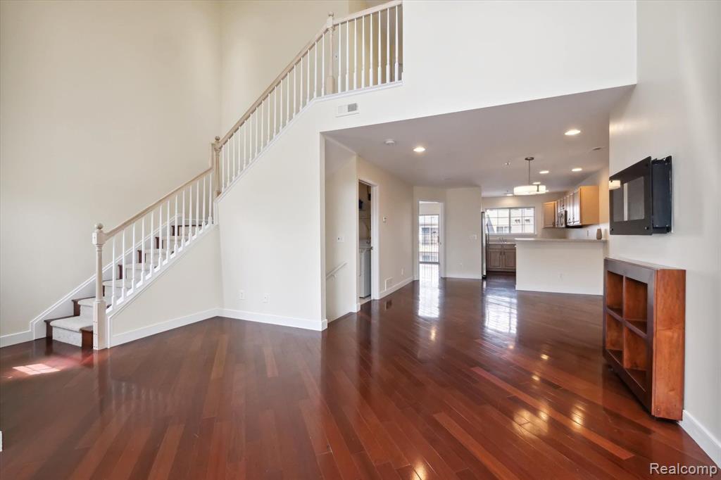 29399 GLEN OAKS Boulevard E, Farmington Hills, MI 48334 — Photo 8