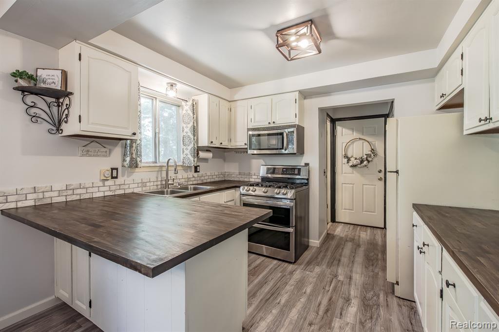 8410 Elizabeth Lake Road, White Lake, MI — Photo 16