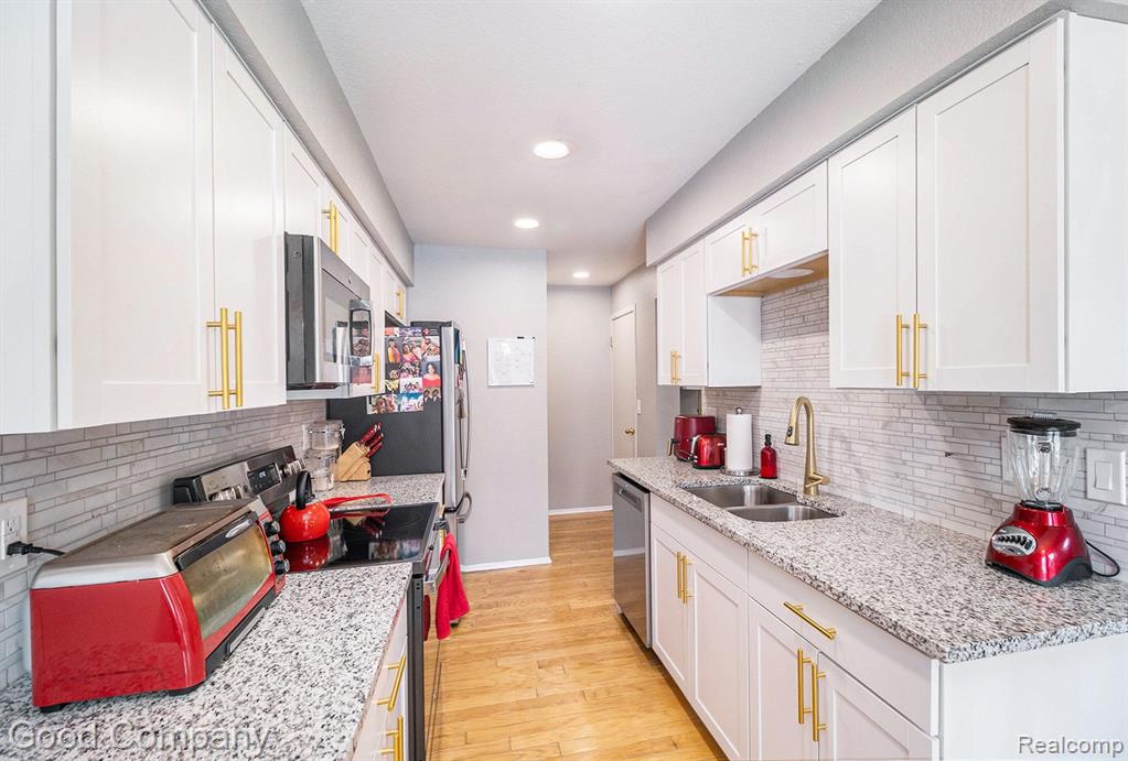 24911 AUBURN Lane, 24, Southfield, MI 48033 — Photo 9