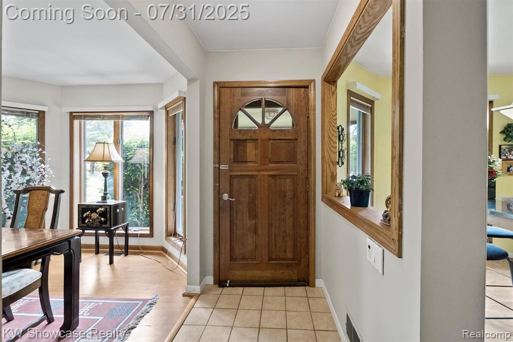 9523 Chaumont Drive, Commerce Twp, MI 48382 — Photo 3