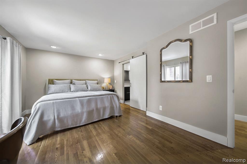 1049 STRATFORD Lane, Bloomfield Hills, MI 48304 — Photo 24