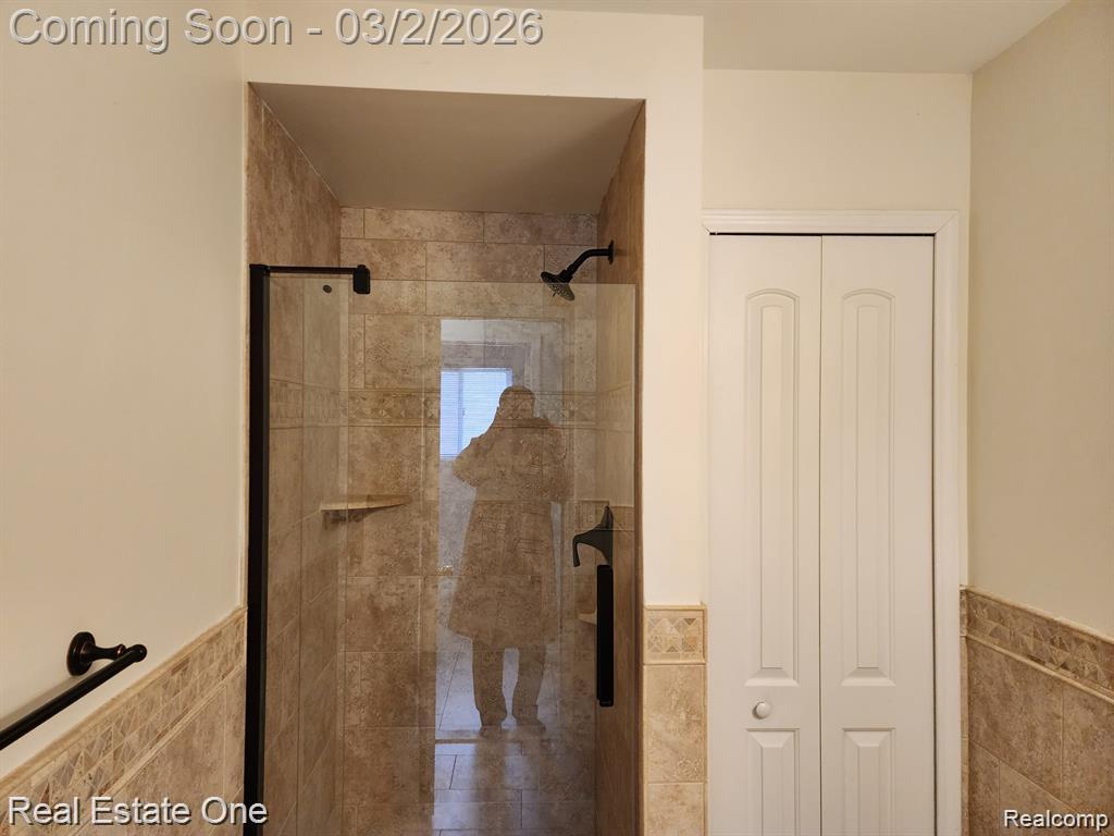 492 BUTTERCUP Drive, Rochester Hills, MI 48307 — Photo 8