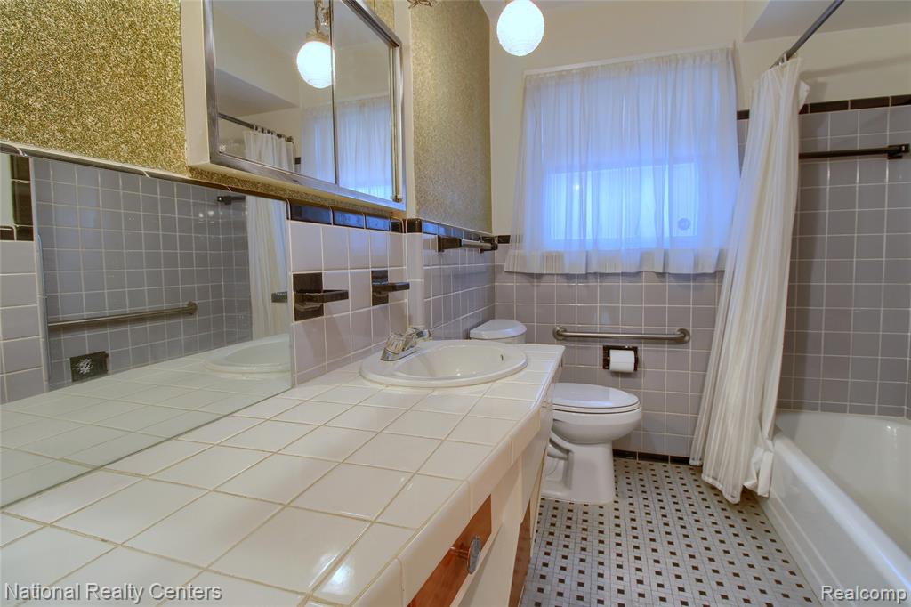 6511 Henry Ruff Road, Garden City, MI — Photo 23