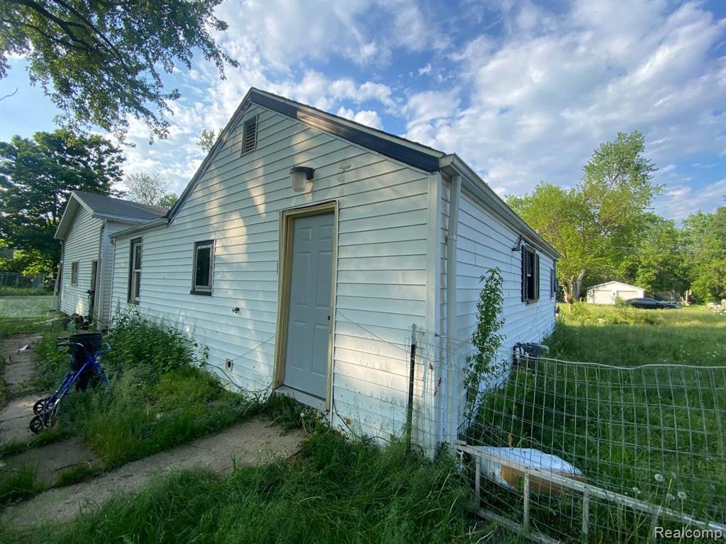 5632 Hughes Road, Lansing, MI 48911 — Photo 23