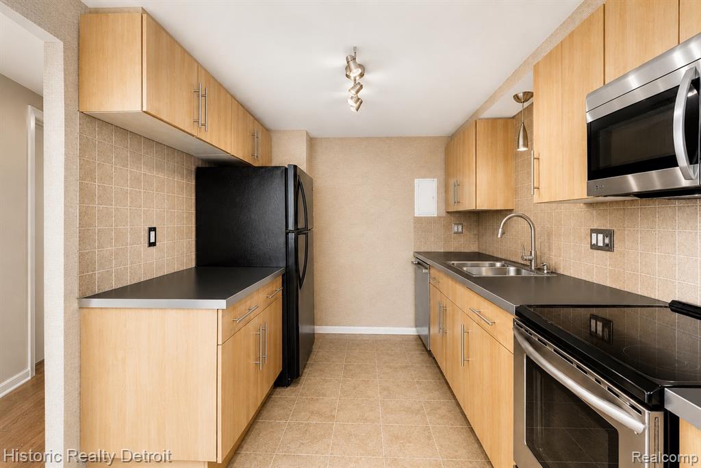 1300 E Lafayette, 905, Detroit, MI 48207 — Photo 3