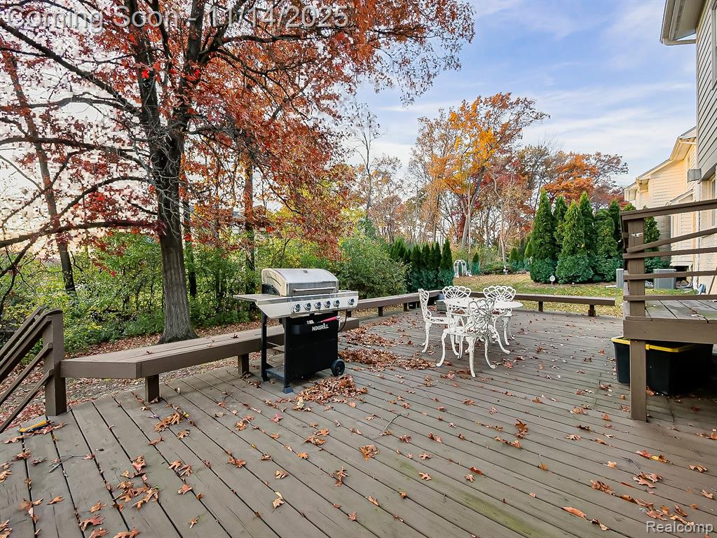 7359 Woodlore Drive, West Bloomfield, MI 48323 — Photo 38