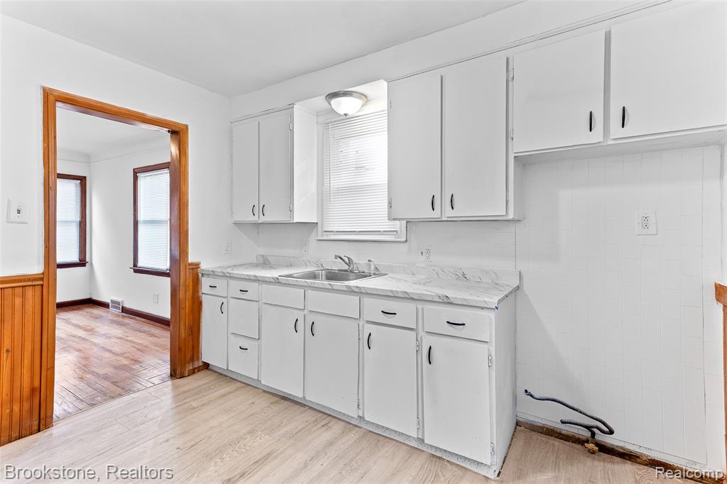 11644 Sussex Street, Detroit, MI 48227 — Photo 12
