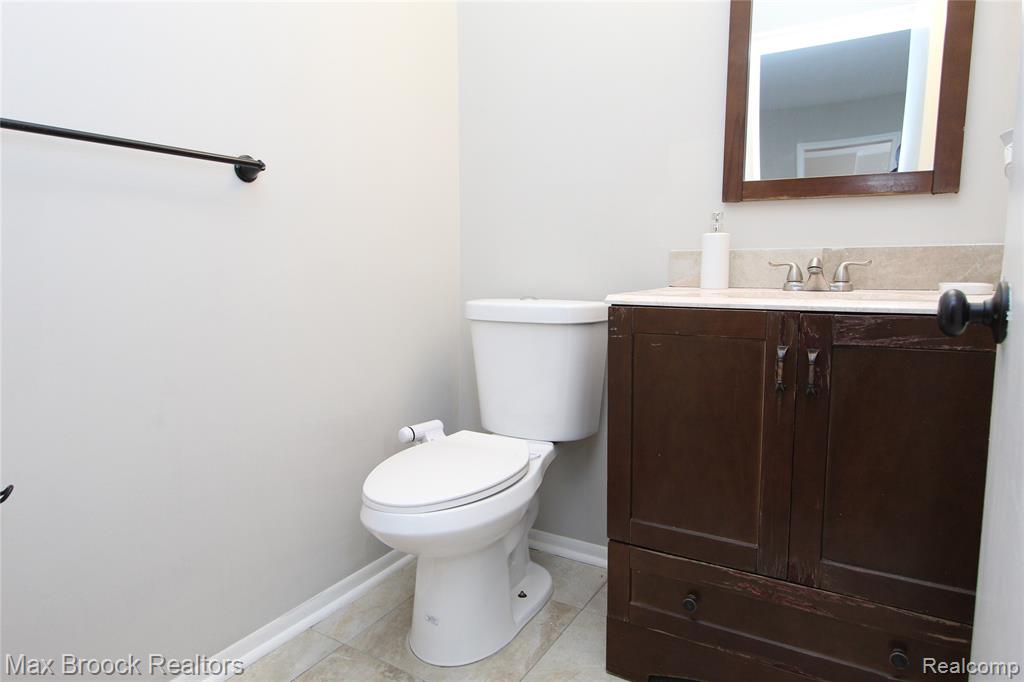 7338 Creek View Court, West Bloomfield, MI — Photo 13