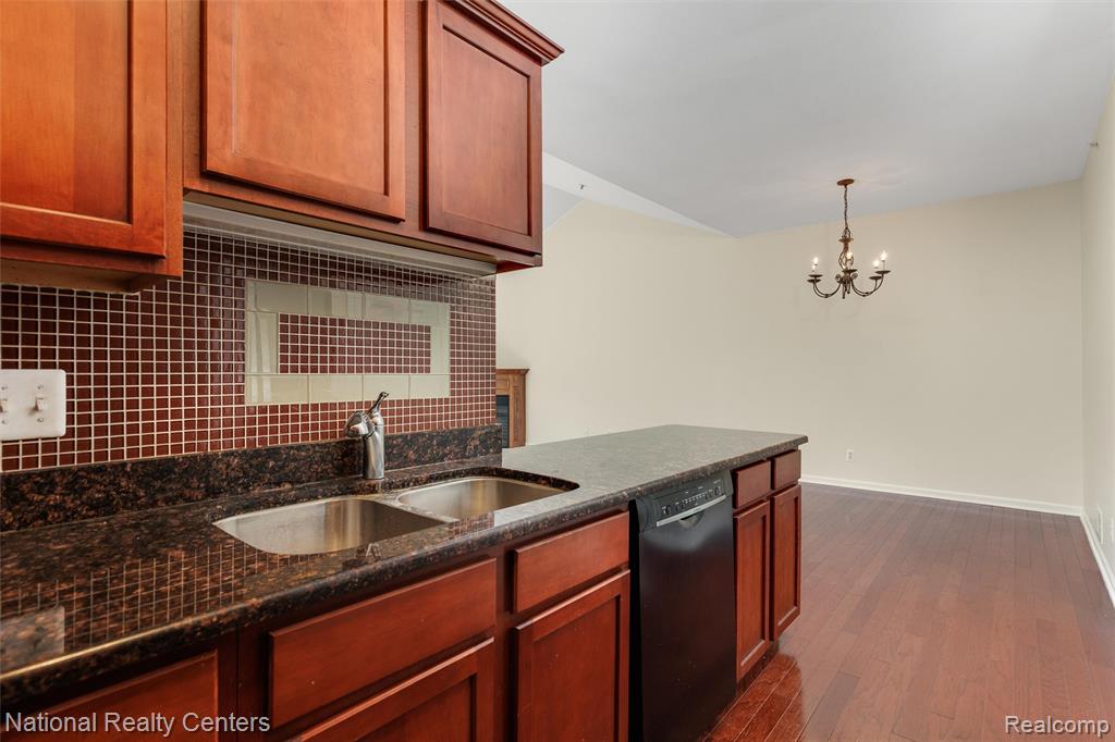 41582 Hamlet Lane, 68, Novi, MI — Photo 9