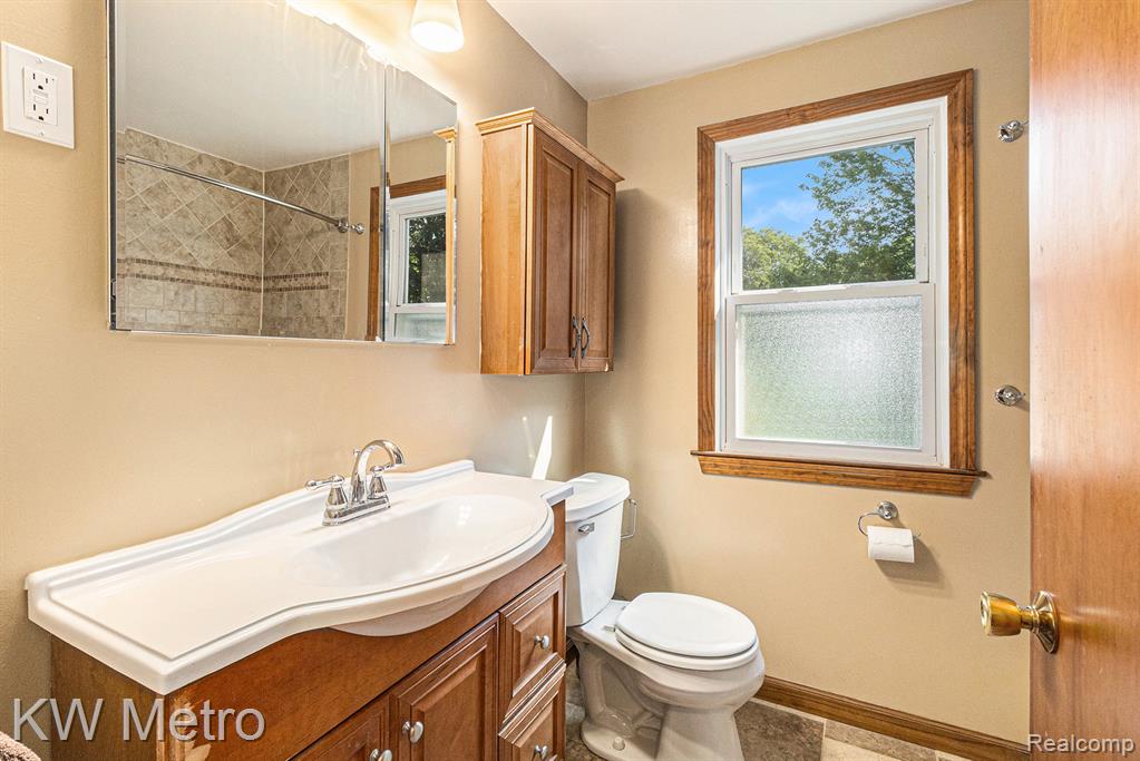 449 Shoreview Drive, Waterford, MI 48328 — Photo 15