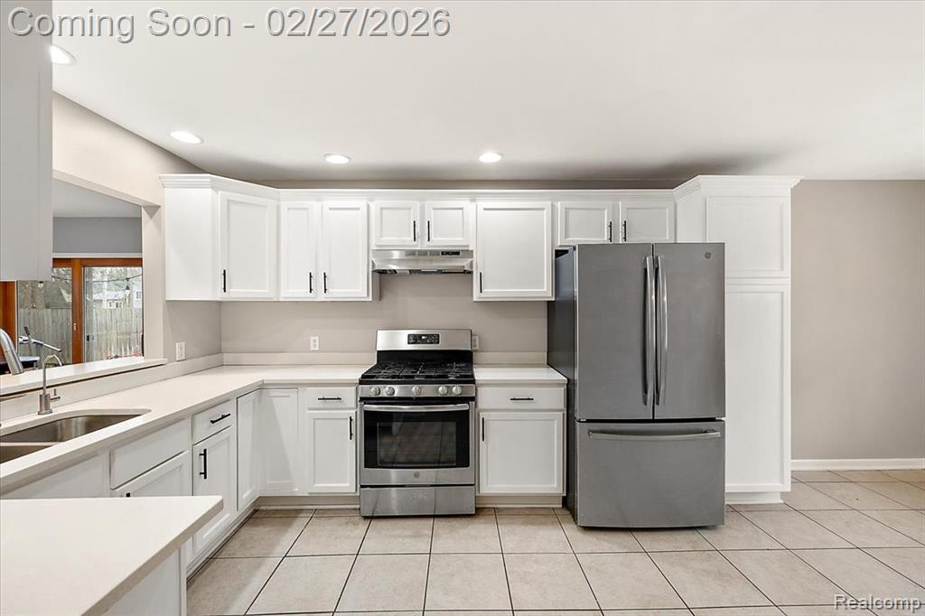 6885 Aeroview Street, West Bloomfield, MI 48324 — Photo 12