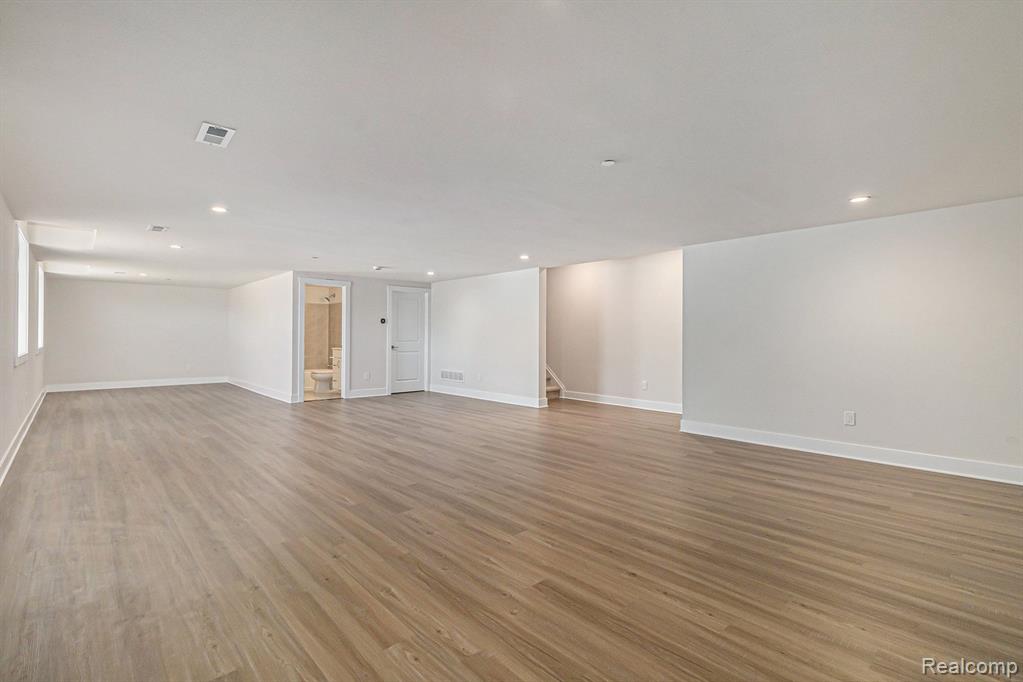 611 PINE Circle, Ann Arbor, MI 48105 — Photo 38