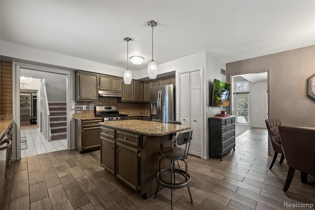 4926 Oak River Drive, Troy, MI 48098 — Photo 14