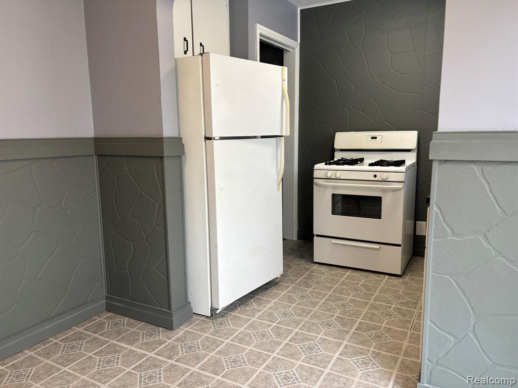 8149 Standard, Center Line, MI 48015 — Photo 7