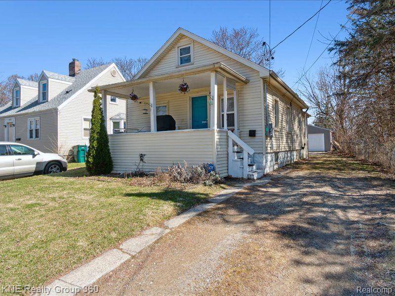 914 COMFORT Street, Lansing, MI 48915 — Photo 4