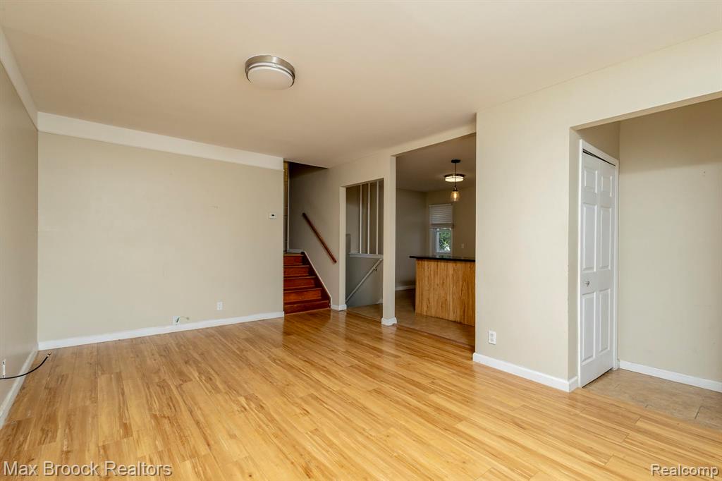 4829 WOLGAST Drive, Warren, MI 48092 — Photo 6