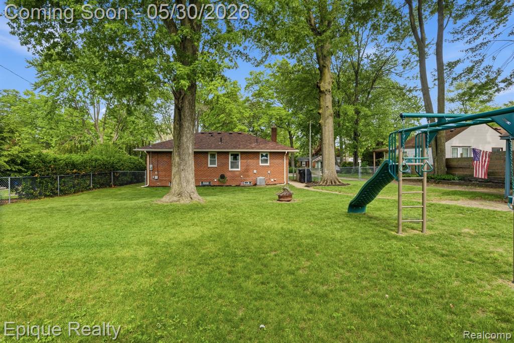 29087 Howard Avenue, Madison Heights, MI 48071 — Photo 24