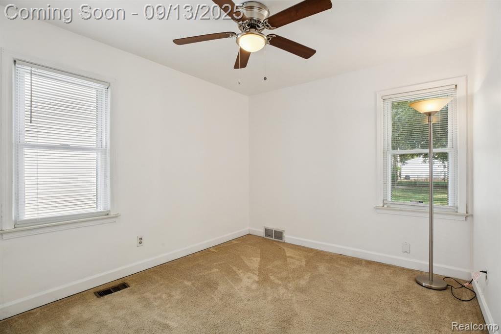 553 E Annabelle Avenue, Hazel Park, MI 48030 — Photo 11
