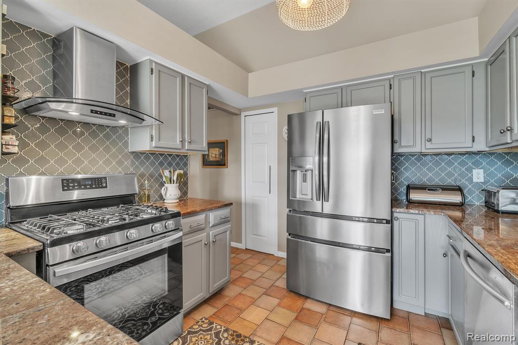 1955 PEBBLE CREEK Drive, Canton, MI 48188 — Photo 20