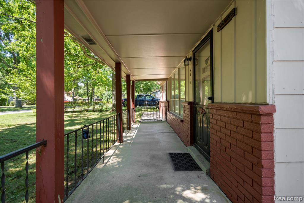 4030 Letart Avenue, Waterford, MI 48329 — Photo 3
