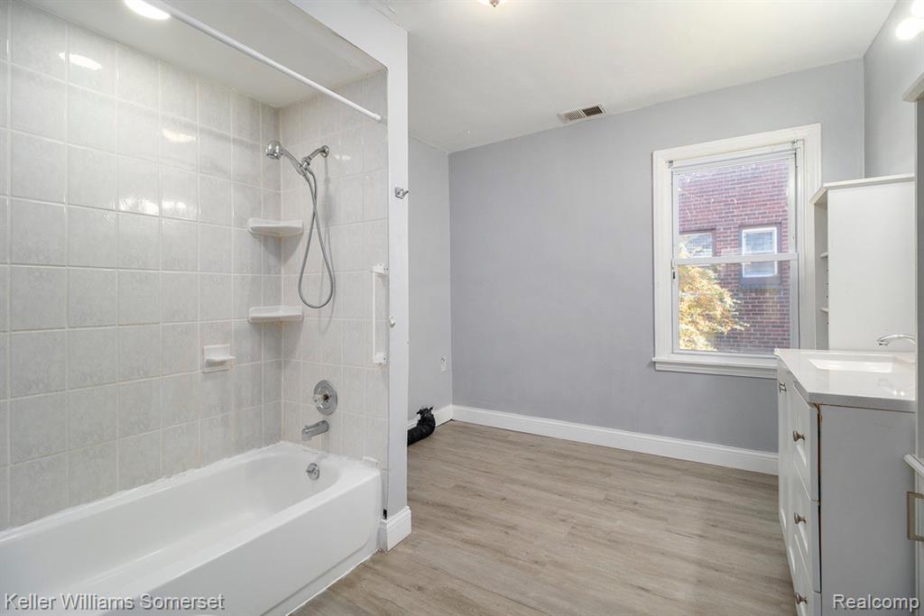 18591 Kingsville Street, Harper Woods, MI 48225 — Photo 10