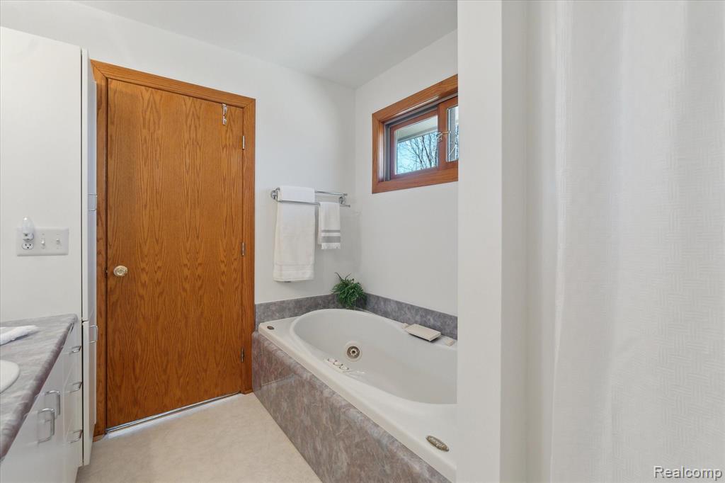 5074 CLARKSTON Road, Clarkston, MI 48348 — Photo 22
