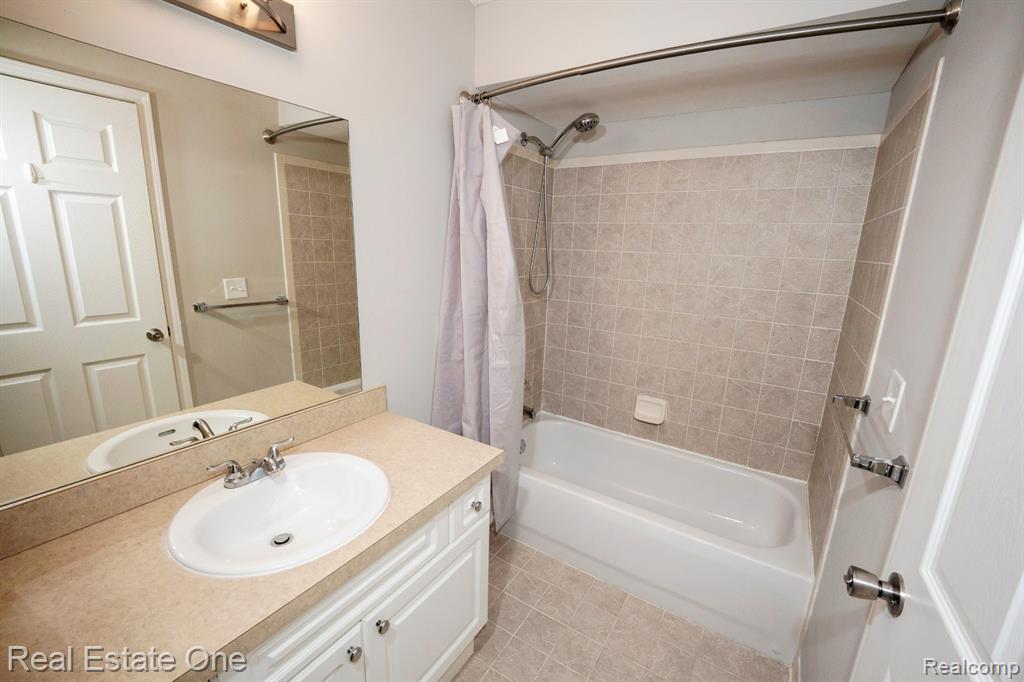 5305 Brookemonte Circle, Rochester, MI 48306 — Photo 21