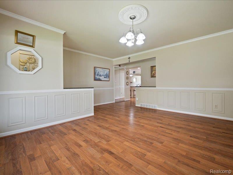 8382 Fairfax Drive, Sterling Heights, MI 48312 — Photo 7