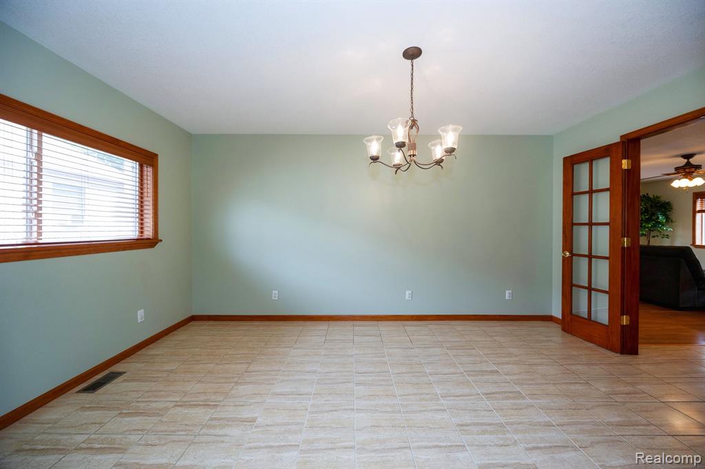 2540 SOUTHLAWN Street, Ypsilanti, MI 48197 — Photo 41