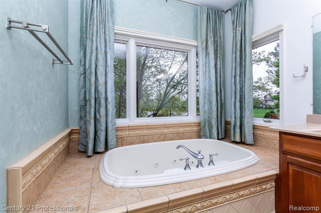 685 Dornoch Drive, Ann Arbor, MI 48103 — Photo 17