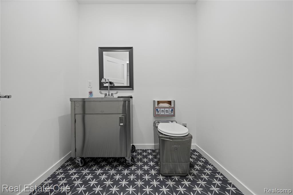 6570 Alden Drive, West Bloomfield, MI 48324 — Photo 55