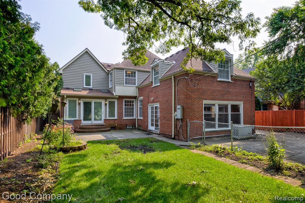 20 OXFORD Boulevard, Pleasant Ridge, MI — Photo 61