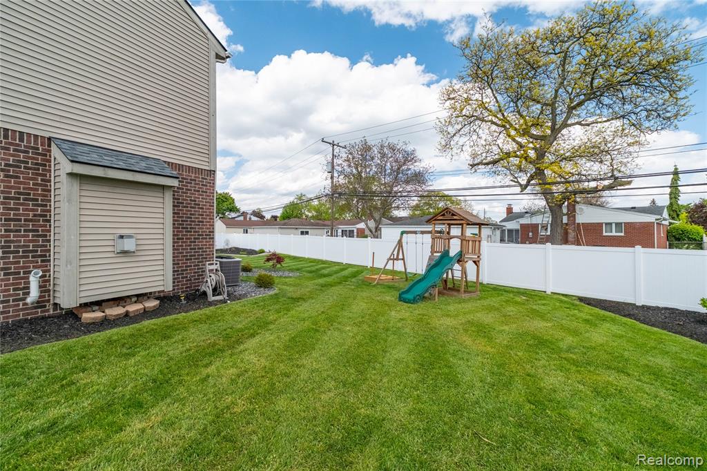 13863 Sherborn Court, Southgate, MI 48195 — Photo 42