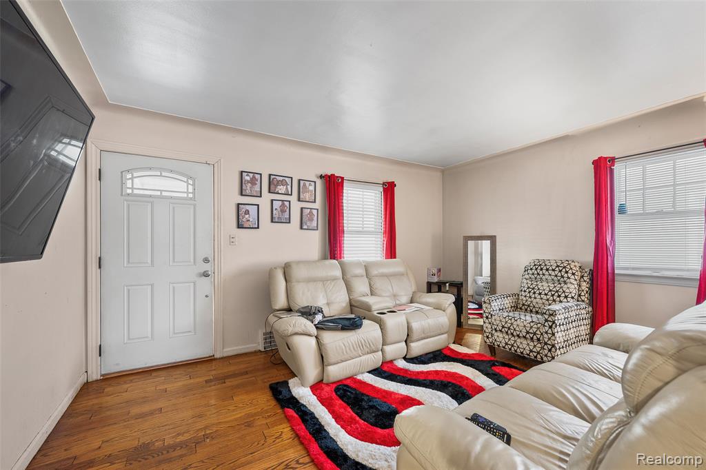7785 METTETAL Street, Detroit, MI 48228 — Photo 8