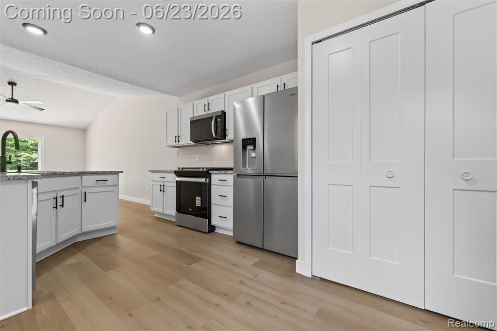 3108 Falcon Drive, 25, Burton, MI 48519 — Photo 8