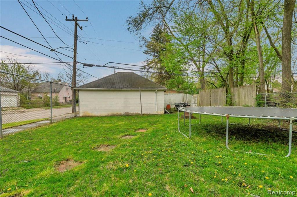 7556 SAINT MARYS Street, Detroit, MI 48228 — Photo 22