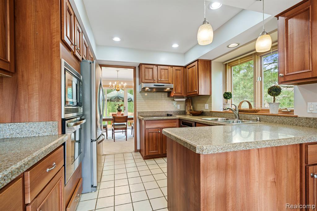 37622 Russett Drive, Farmington Hills, MI 48331 — Photo 10