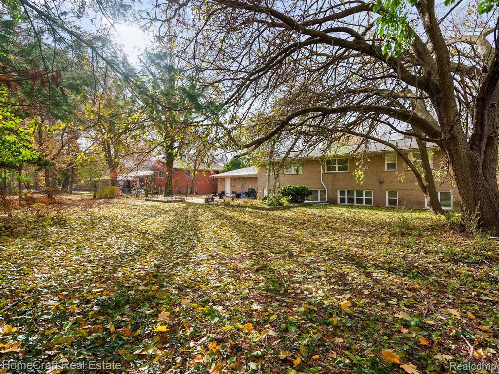 28626 SUNSET Boulevard W, Lathrup Village, MI 48076 — Photo 33