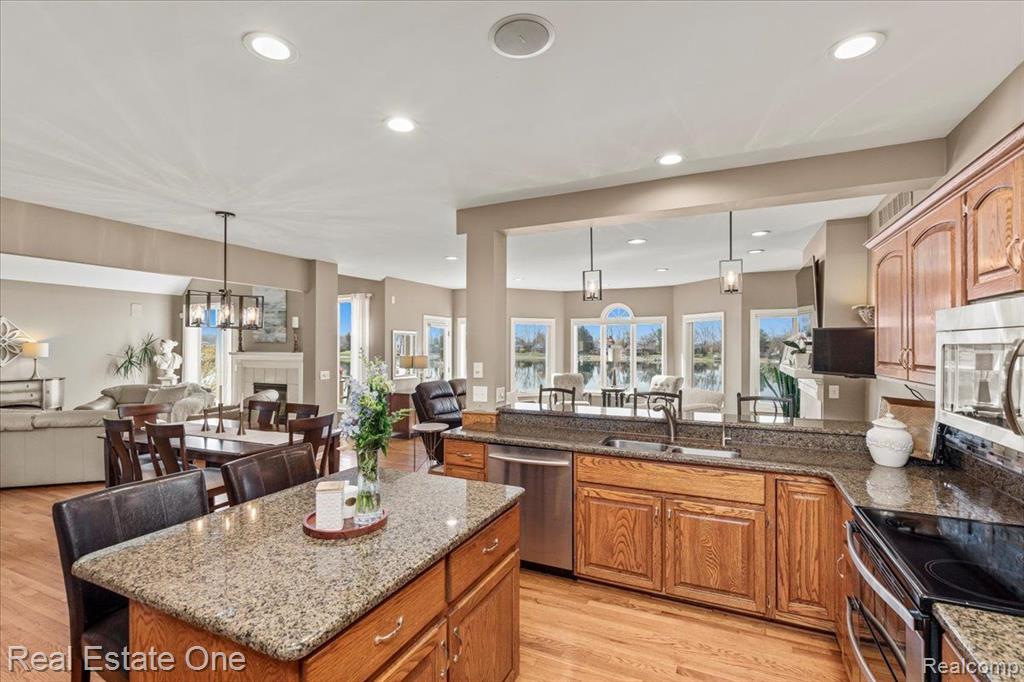566 BAY POINTE Drive, Oxford, MI 48371 — Photo 20