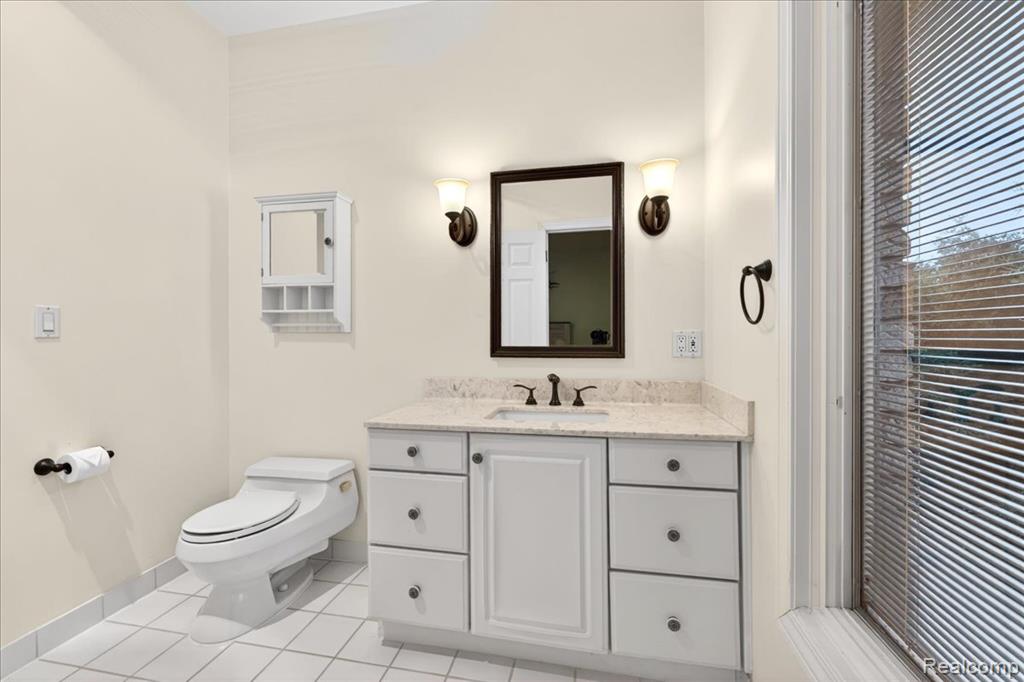 8657 Marquette Drive, Grosse Ile, MI 48138 — Photo 34