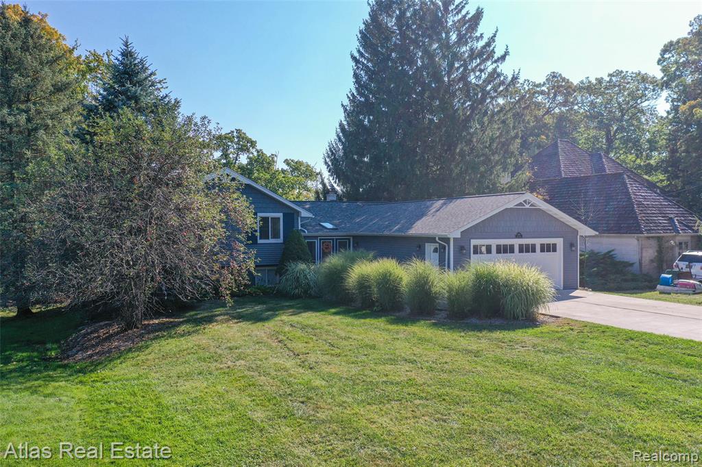 9449 Ridge Road, Goodrich Vlg, MI — Photo 2