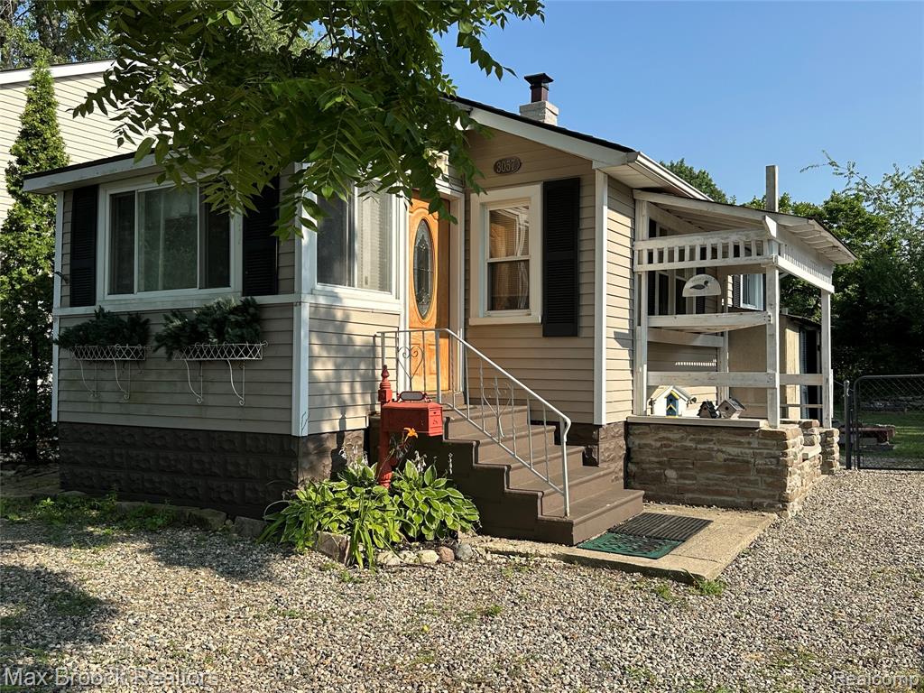3057 Norcott Drive, Keego Harbor, MI 48320 — Photo 2