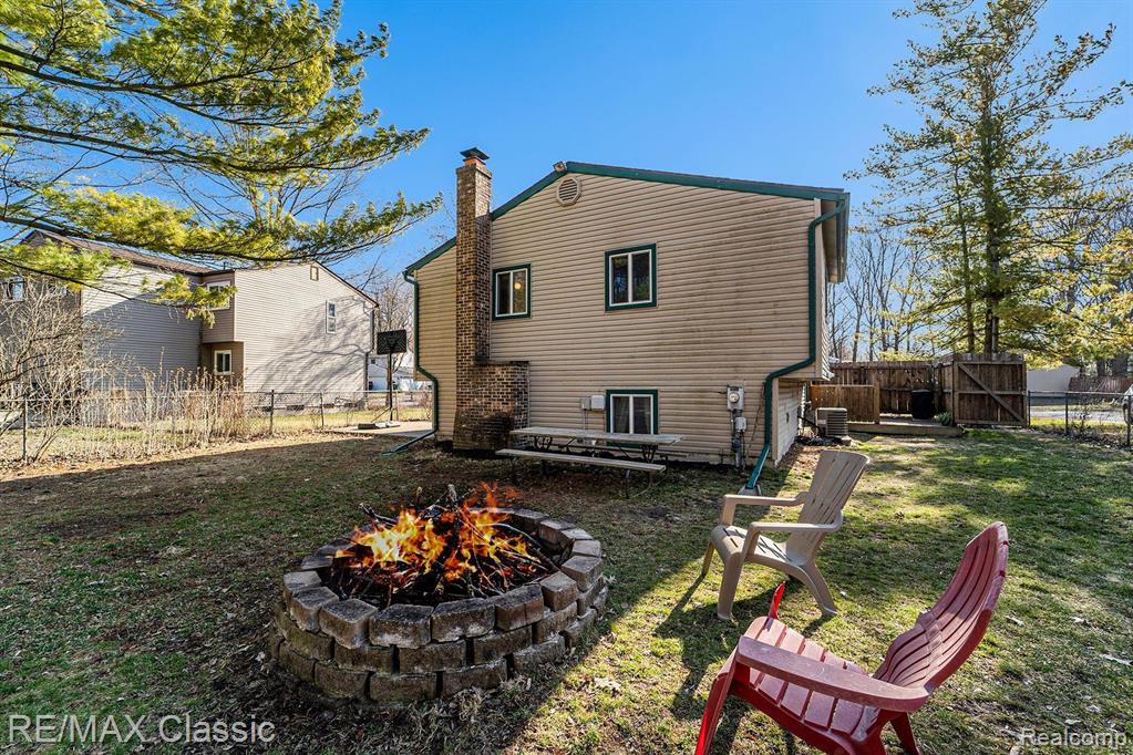 5844 BIG PINE Drive, Ypsilanti, MI 48197 — Photo 2
