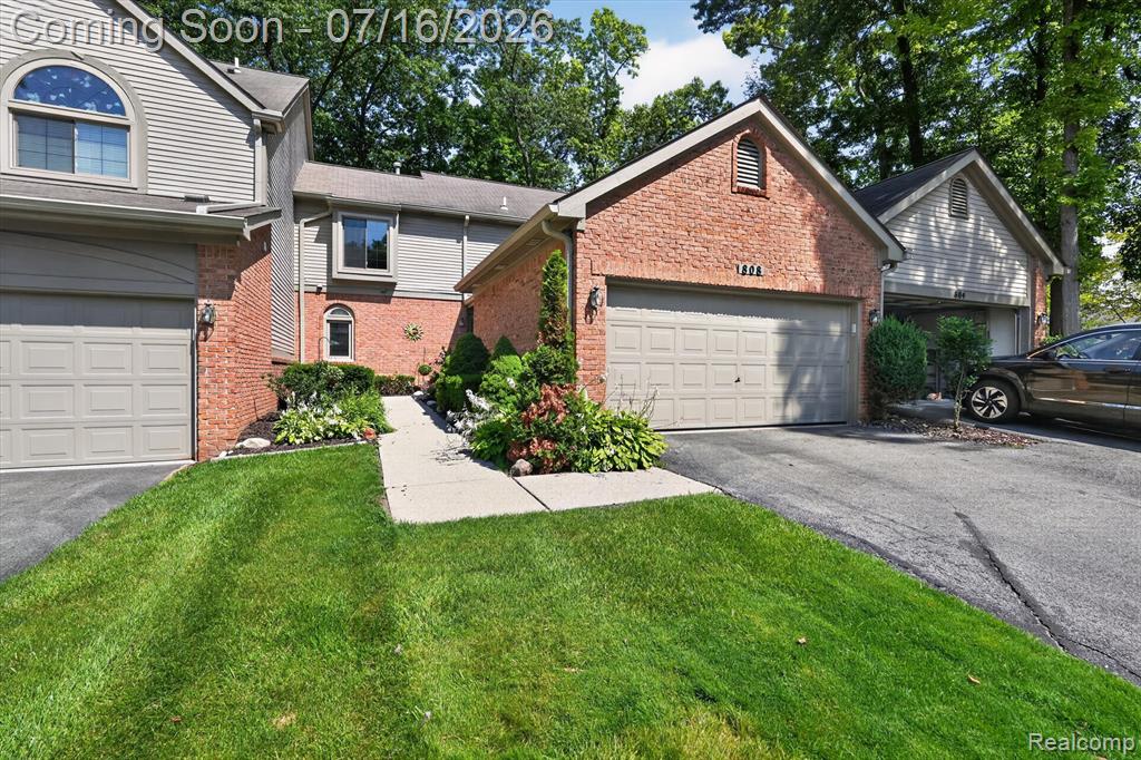 808 Maplewood Court, Brighton, MI 48116 — Photo 2